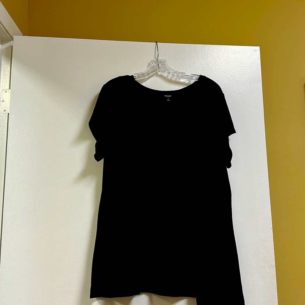 Vera wang 2X black top